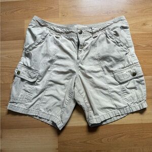 Eddie Bauer Women’s Light Tan Cargo Shorts